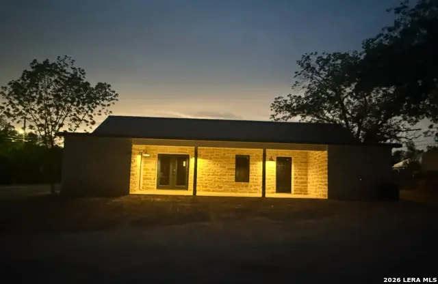 902 Cedar St, Bandera, TX 78003 - #2