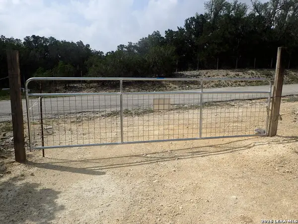 284 Harbour Way, Lakehills, TX 78063