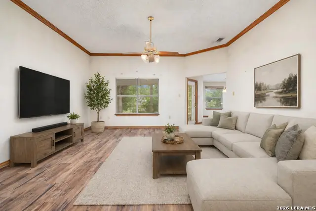 233 Hilltop Dr, Seguin, TX 78155 - #2