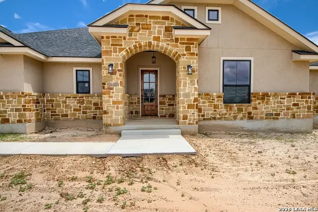 116 Hondo Ridge Dr, La Vernia, TX 78121 - #2