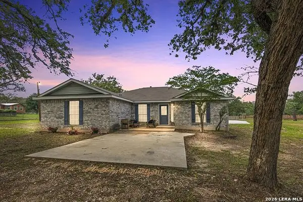 472 Hickory Forrest, Seguin, TX 78155