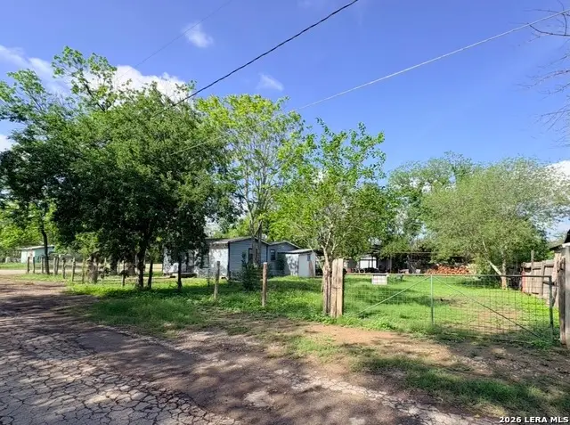 500 Margarita St, Uvalde, TX 78801 - #3
