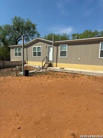 60 Childers Road, Artesia Wells, TX 78001