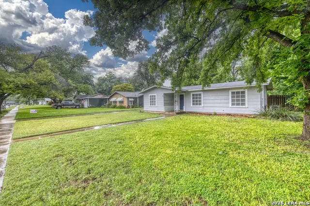 832 Maple St, Uvalde, TX 78801 - #3
