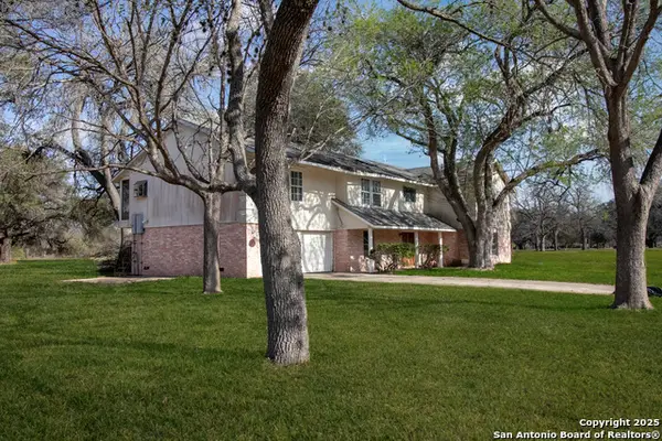 7 Glen Cove Dr, Seguin, TX 78155