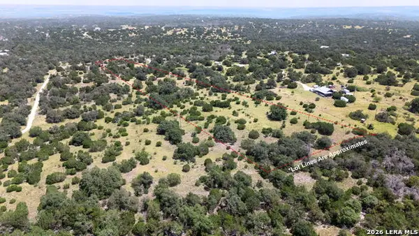 211 Spring Rd, Fredericksburg, TX 78624