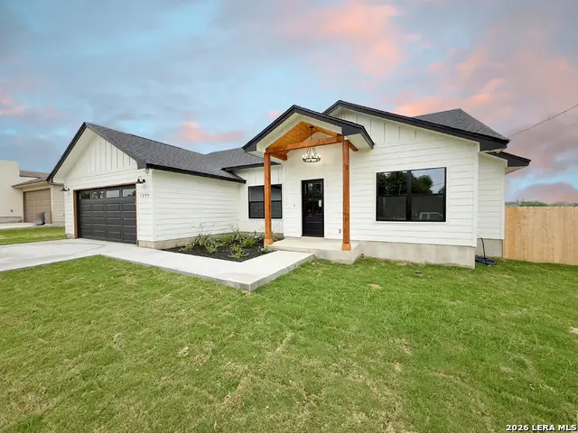 1206 Devine Dr, Devine, TX 78016 - #3