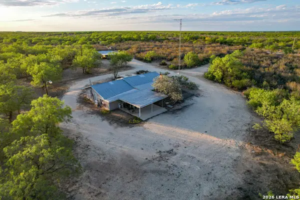 3472 Wilson Rd, Carrizo Springs, TX 78834