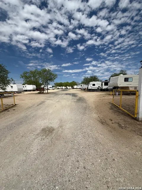 279 Mesquite St, Carrizo Springs, TX 78834 - #1