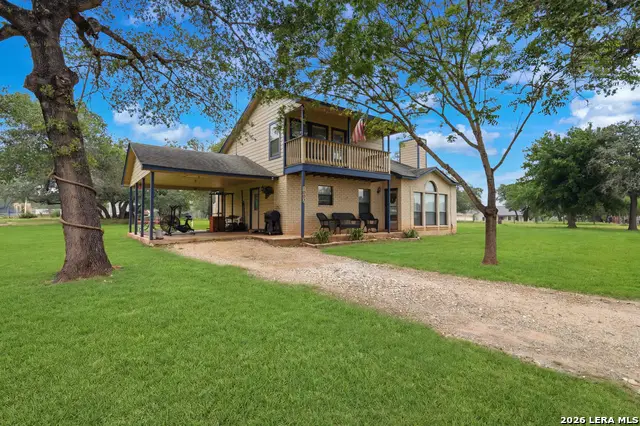 1002 Eagle Crest Dr, Floresville, TX 78114 - #2