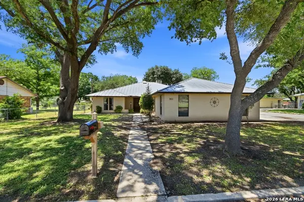 901 Gentilz, Castroville, TX 78009