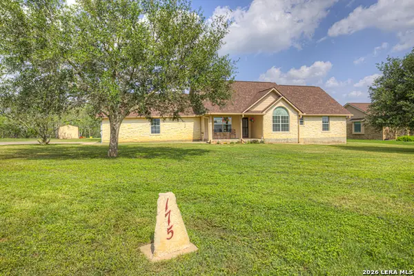 175 Creekwood Dr, Gonzales, TX 78629