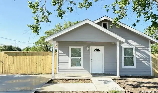 503 E King St, Refugio, TX 78377 - #1