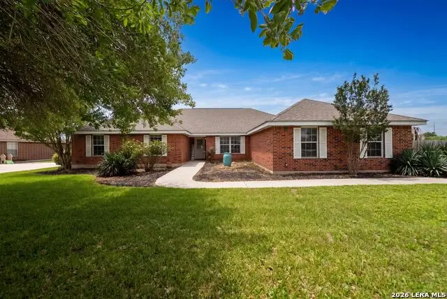 122 Castlewood Dr, Seguin, TX 78155 - #2