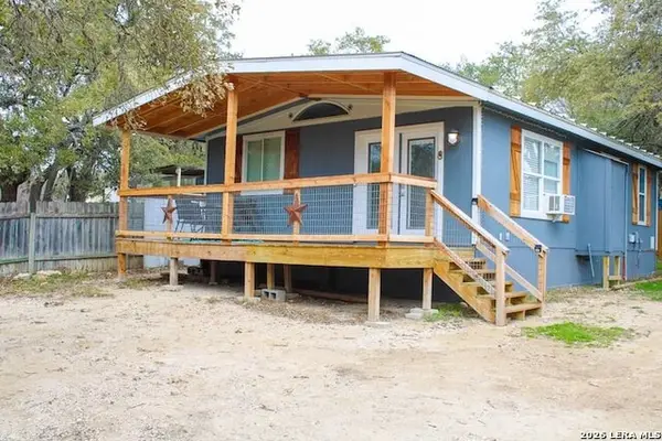 1030 Sir Galahad, Canyon Lake, TX 78133