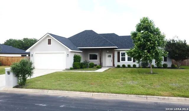806 34th St, Hondo, TX 78861 - #1