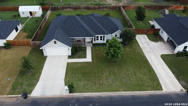 806 34th St, Hondo, TX 78861 - #2