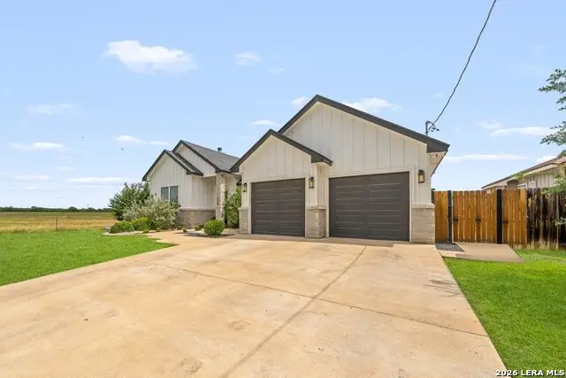 116 Park Hts, Poth, TX 78147 - #3