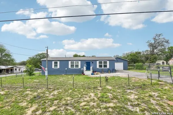 4103 Waterwood Pass Dr, Elmendorf, TX 78112