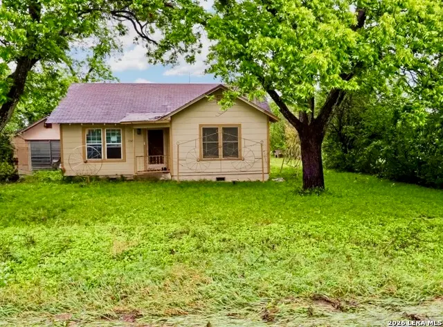2425 N Austin St, Seguin, TX 78155 - #1