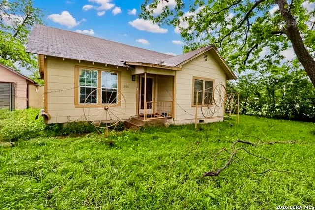 2425 N Austin St, Seguin, TX 78155 - #2