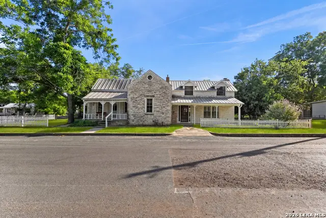 501 W Creek St, Fredericksburg, TX 78624 - #2