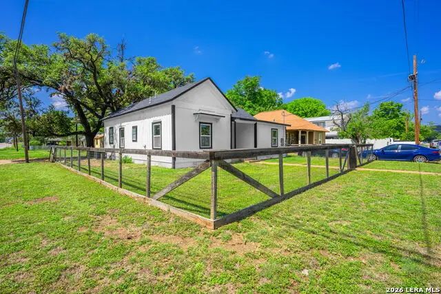 502 Ross St, Kerrville, TX 78028 - #2