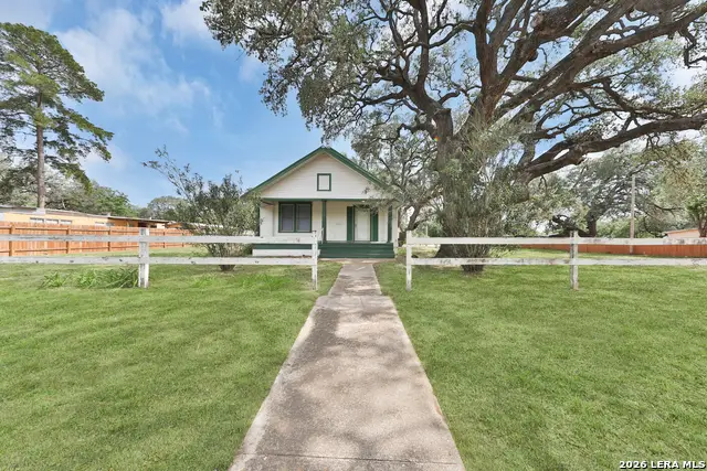 804 Commerce St, Pleasanton, TX 78064 - #1