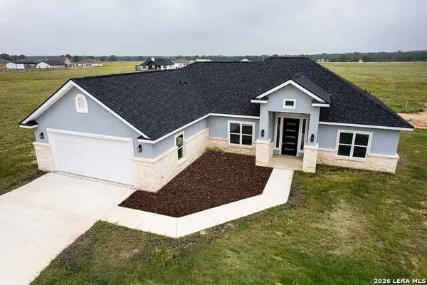 105 Merion Lane, La Vernia, TX 78121