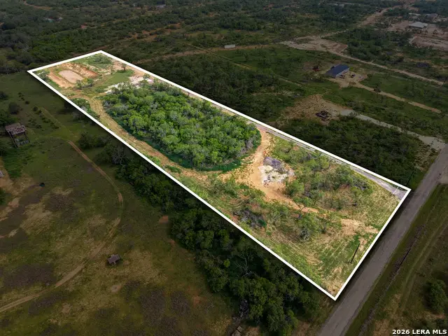2105 County Road 124, Floresville, TX 78114 - #1
