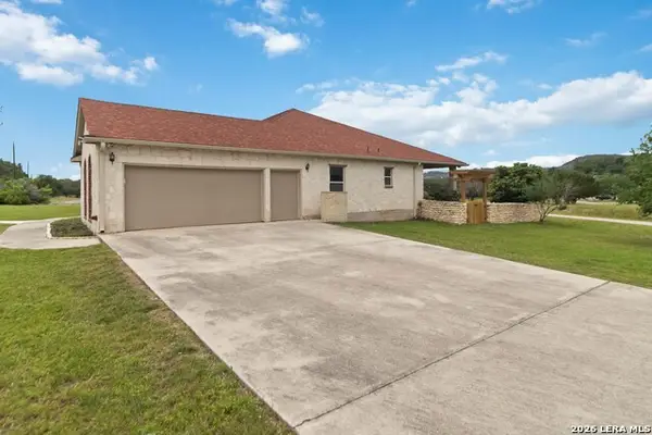 412 Shayla Ln, Canyon Lake, TX 78133