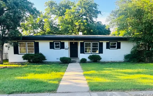 841 Laurel St, Uvalde, TX 78801