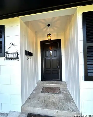 841 Laurel St, Uvalde, TX 78801 - #2