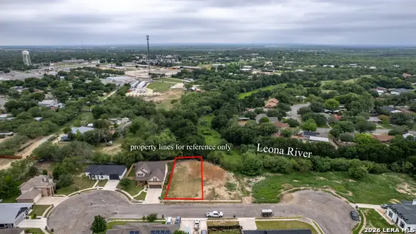 19 Rio Seco Dr, Uvalde, TX 78801
