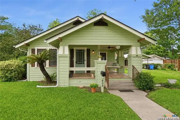 808 E Krezdorn, Seguin, TX 78155