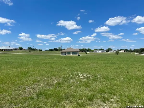 501 Spanish Grant Cir, Bandera, TX 78003