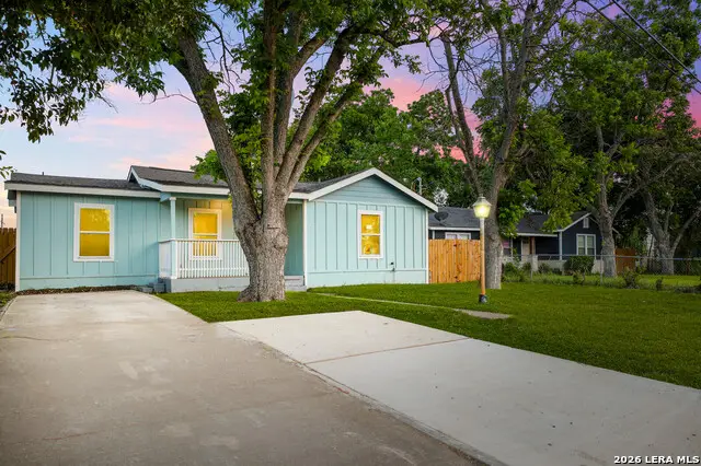 559 W Nacogdoches St, New Braunfels, TX 78130 - #2