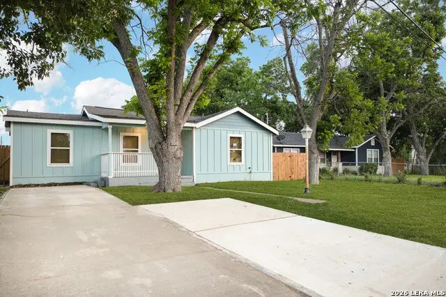 559 W Nacogdoches St, New Braunfels, TX 78130 - #3