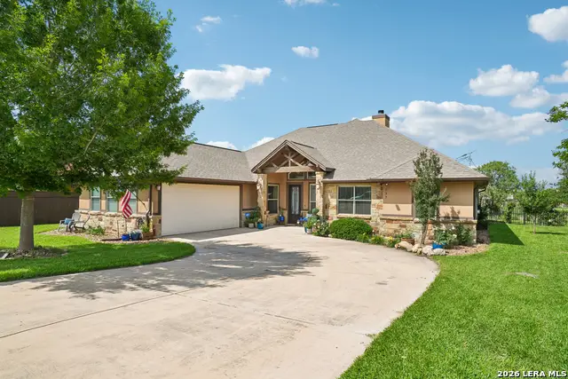 137 Fairway Dr, Floresville, TX 78114 - #1