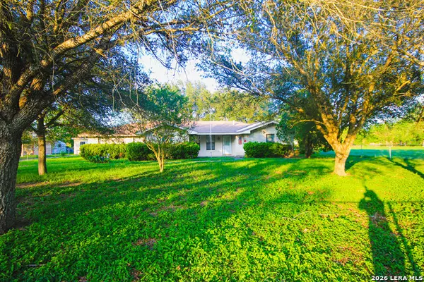 2547 Mari Gail Rd, Beeville, TX 78102