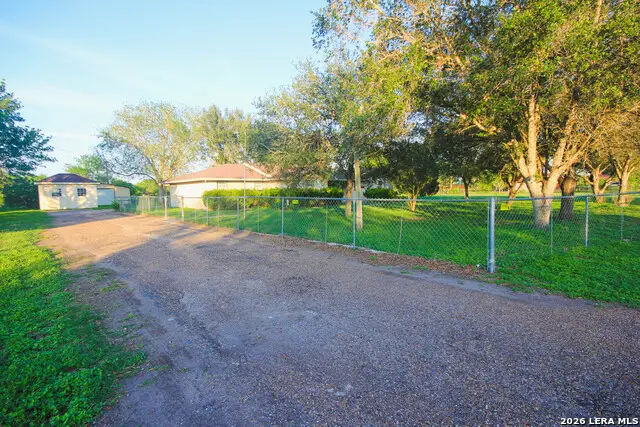 2547 Mari Gail Rd, Beeville, TX 78102 - #2