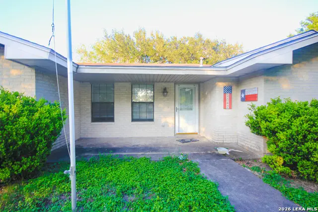 2547 Mari Gail Rd, Beeville, TX 78102 - #3