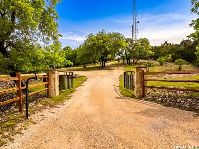 139 N Drew, Kerrville, TX 78028 - #3