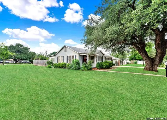 801 26th St, Hondo, TX 78861 - #2