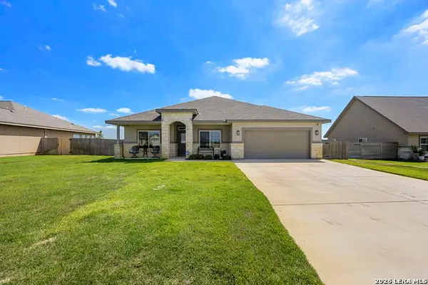 213 Colonial Ln, La Vernia, TX 78121