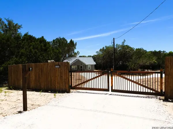 1059 Lakeside Dr, Lakehills, TX 78063