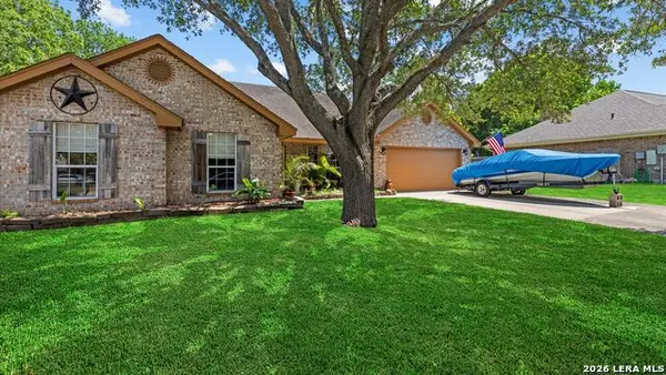 909 Queens Dr, New Braunfels, TX 78130
