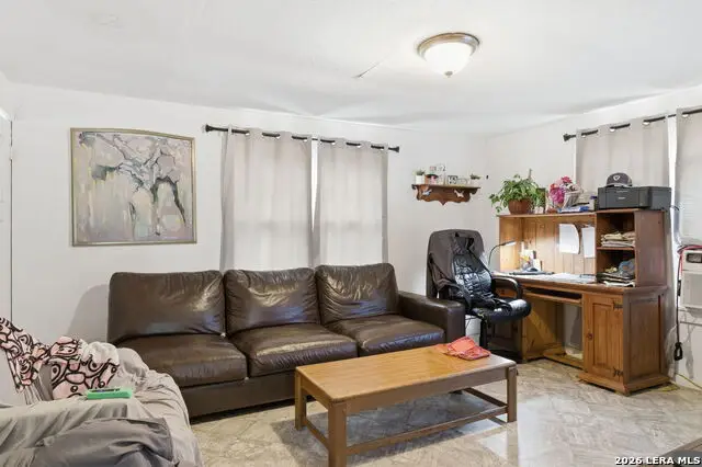911 Hill St, Fredericksburg, TX 78624 - #3