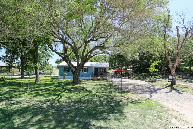 124 Cove Dr, Pipe Creek, TX 78063 - #1