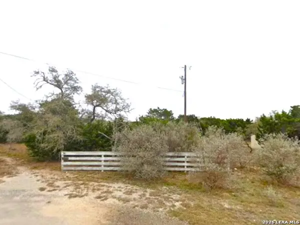 109 Oak Forest, Lakehills, TX 78063